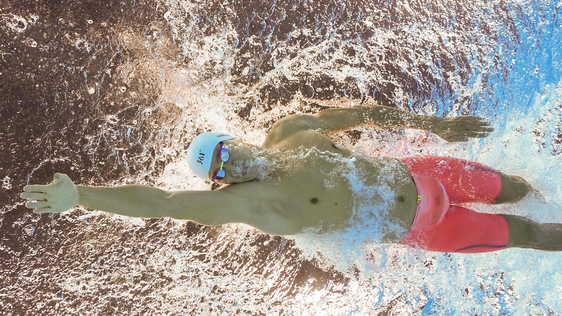 瑞士门将神勇扑救,力保球门不失,瑞士门将提前移动